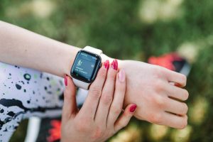 Read more about the article How to Connect Any Smartwatch to Your Phone (Android & iPhone Guide)
